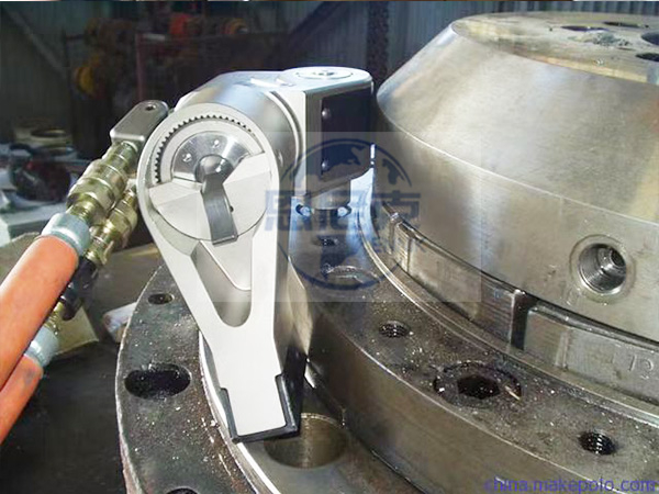 扳手安裝操作現場